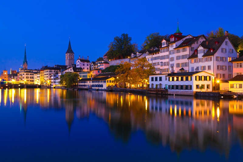 Widok na Zurych, Szwajcaria. To właśnie tutaj przeciętny mieszkaniec ma pół miliona dolarów oszczędności