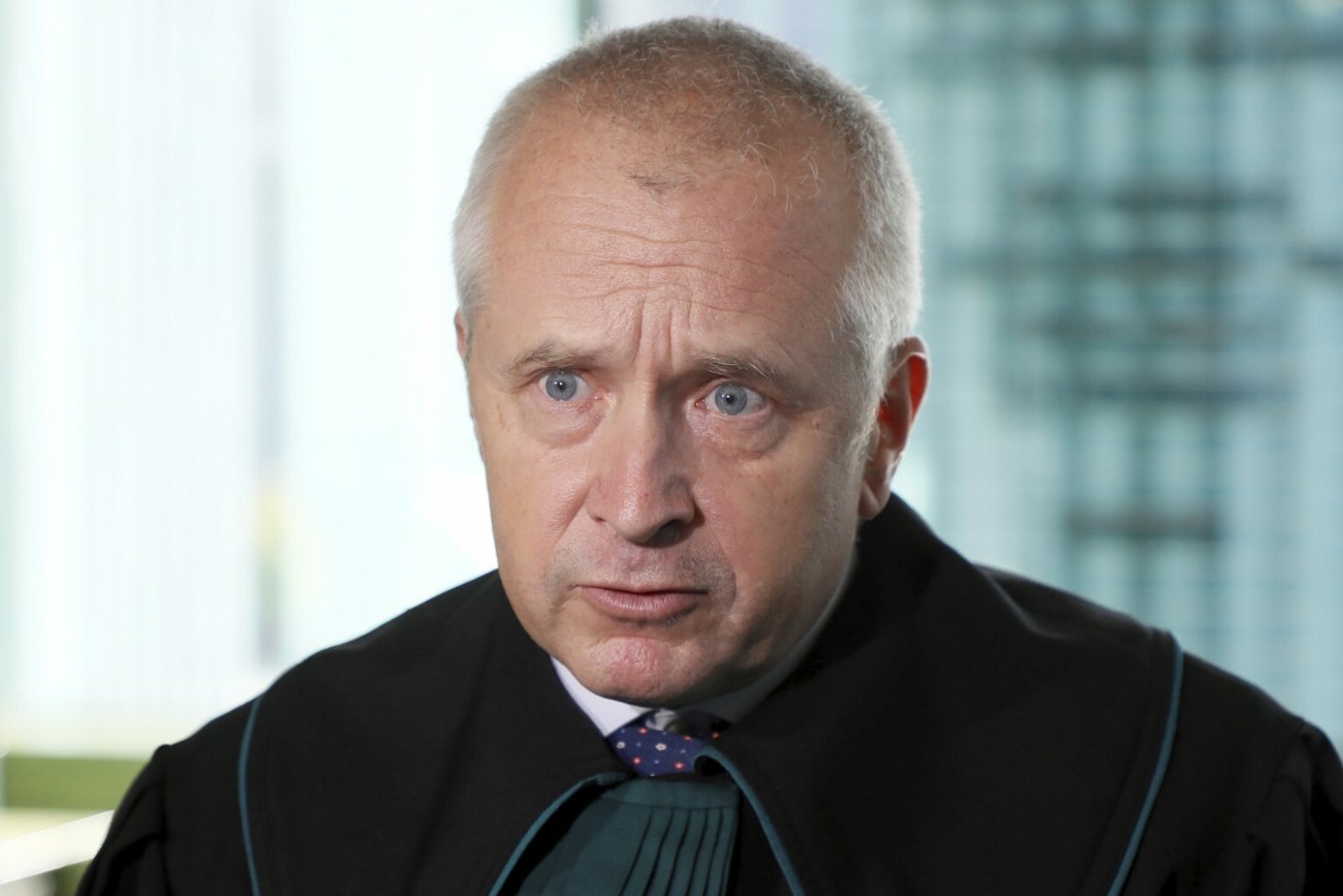 O czym jest zbiór opowiadań "Linia obrony" Jacka Dubois?