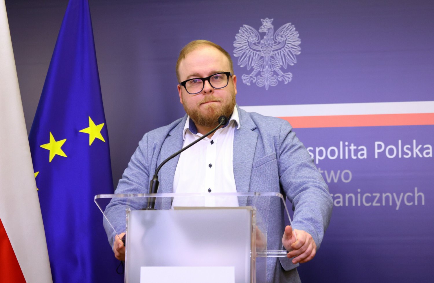 Jasina powiedział, że na razie nie zapadła żadna decyzja o obniżeniu rangi stosunków dyplomatycznych z Rosją.