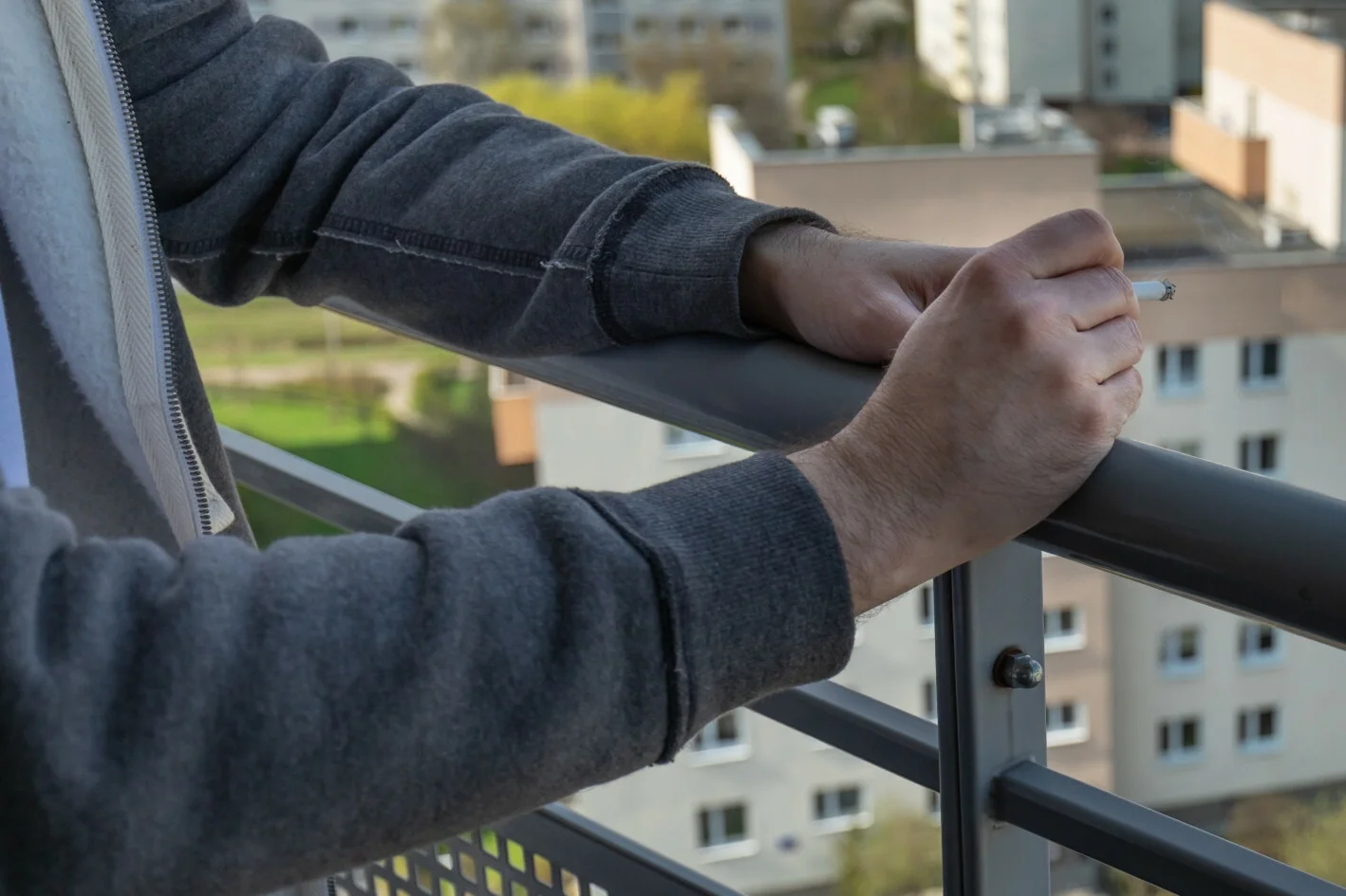 Wspólnota w Gdańsku zabroniła palenia na balkonach. Tak to widzą mieszkańcy.