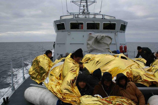 Nielegalni imigranci coraz częściej giną na morzu. Na statkach próbują przedostać się do Włoch