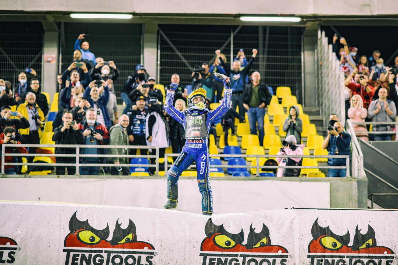 Bartosz Zmarzlik po piątkowym piątym miejscu w Toruniu w sobotę stoi przed trudnym zadaniem obrony tytułu.