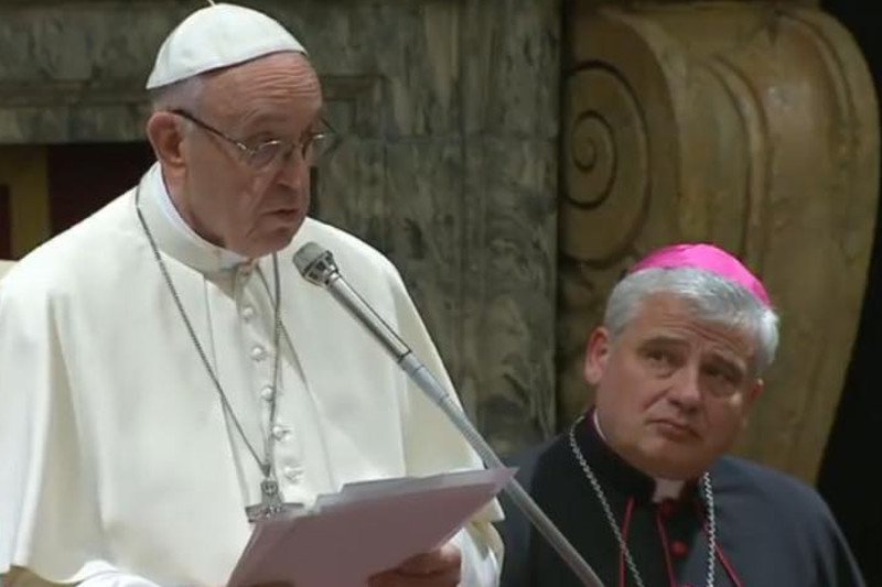 Kard. Konrad Krajewski ma problemy z prawem, bo podłączył prąd do nielegalnie zajmowanego budynku.