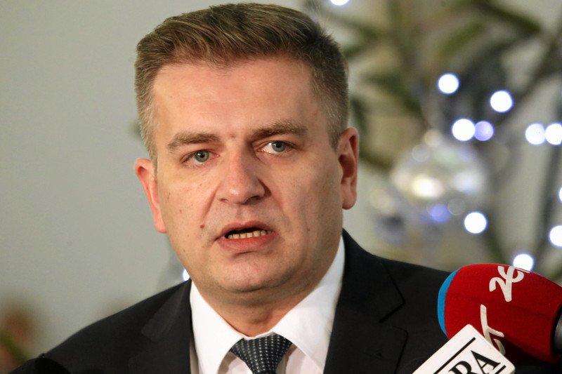 Poseł Bartosz Arłukowicz, były minister zdrowia, jest przeciwnikiem ograniczania kobietom dostępu do antykoncepcji awaryjnej.