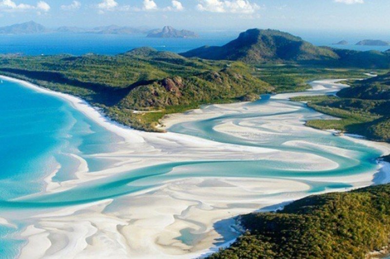 Niezwykła plaża Whitehaven znajduje się w Australii, ale wcale nie trzeba lecieć tak daleko, aby zobaczyć równie piękne widoki