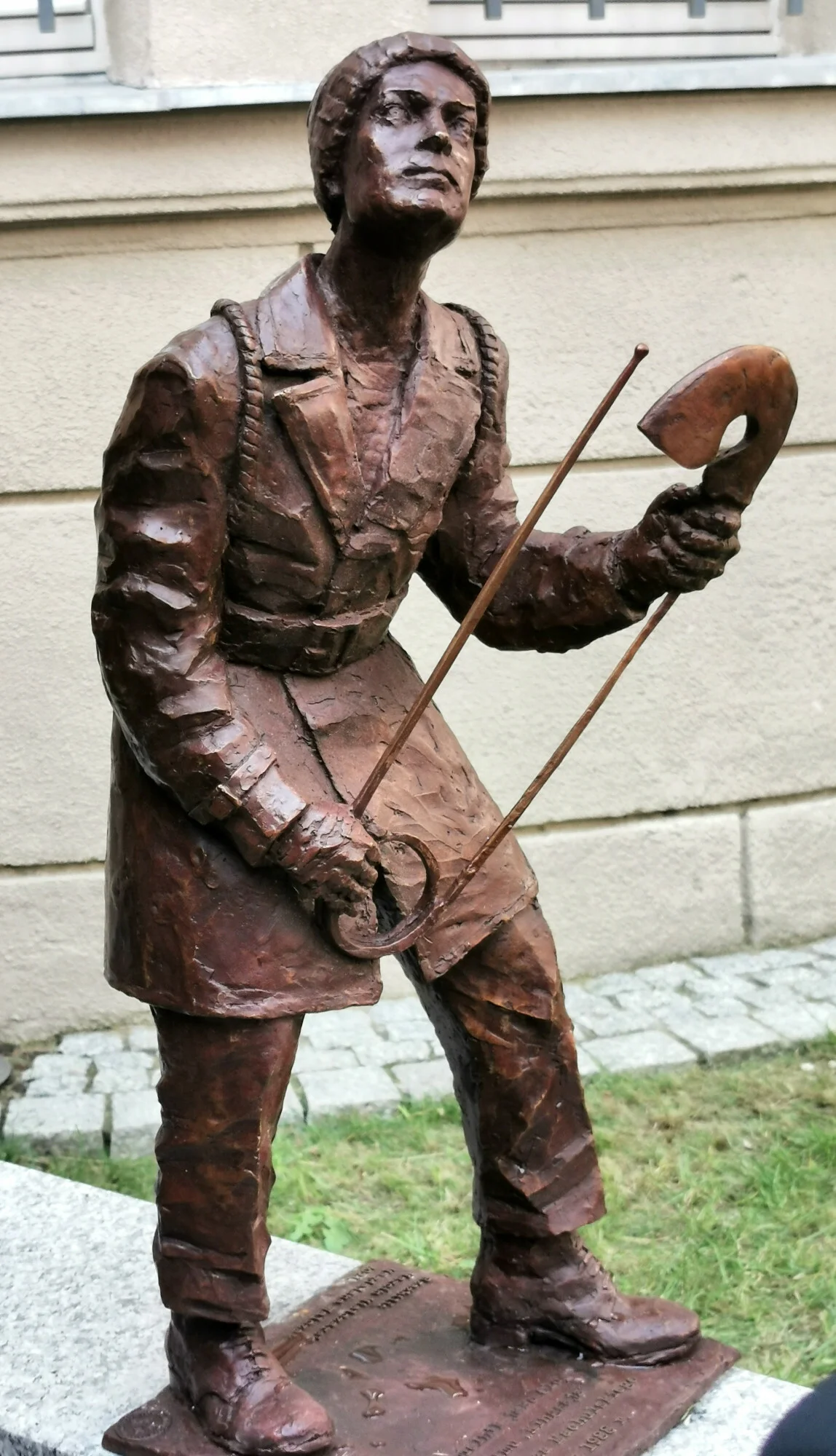 Rzeźba przedstawiająca krasnala z "Kingsajzu" stanęła w Łodzi