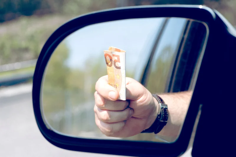 W wielu krajach Europy kierowcy muszą się liczyć z tym, że przejazd po drogach i autostradach jest płatny.