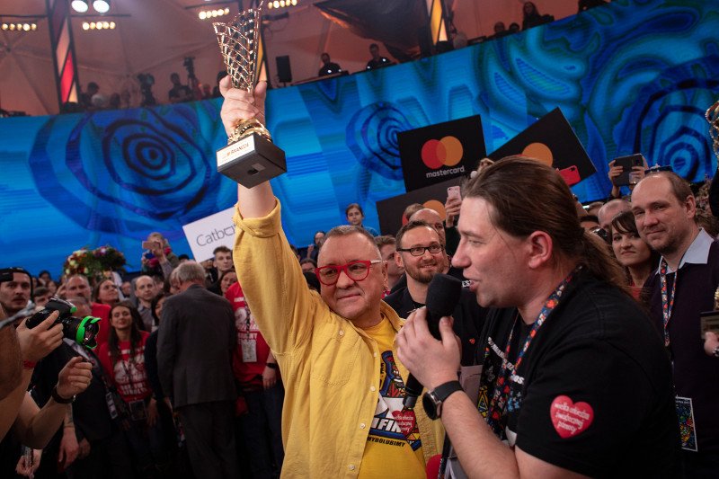 Jerzy Owsiak podczas 27  finału Wielkiej Orkiestry Świątecznej Pomocy