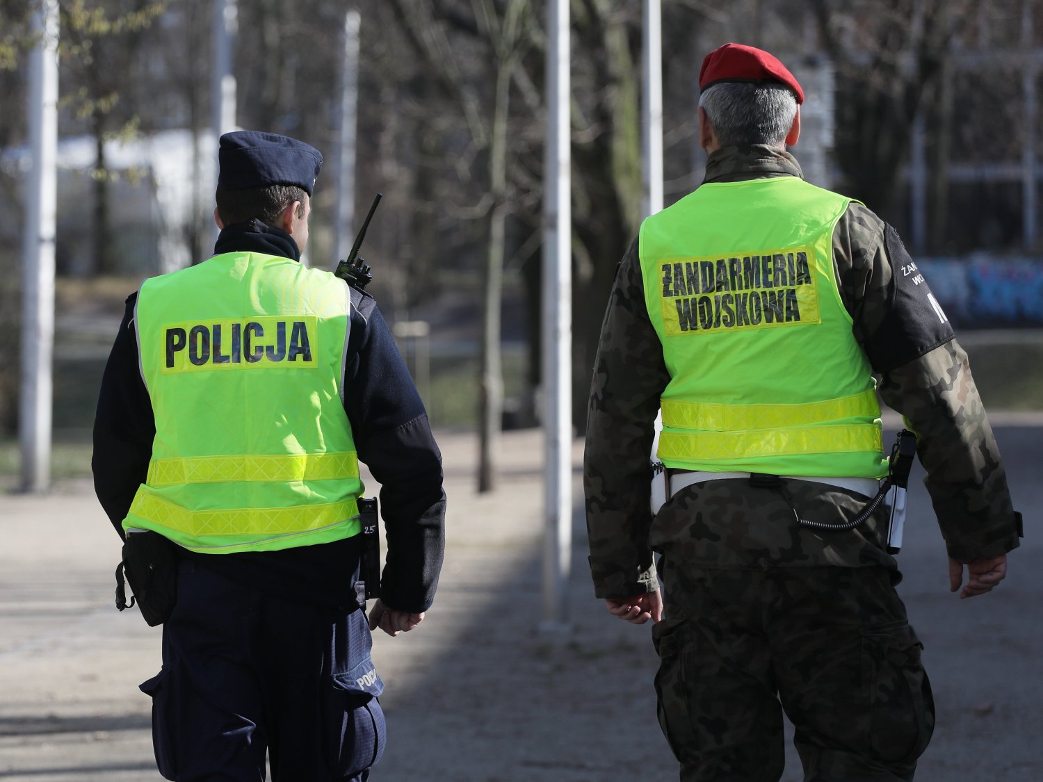 Morawiecki podpisał rozporządzenie w zeszłym tygodniu. Żandarmeria wojskowa pomoże policji. Powód? Koronawirus.