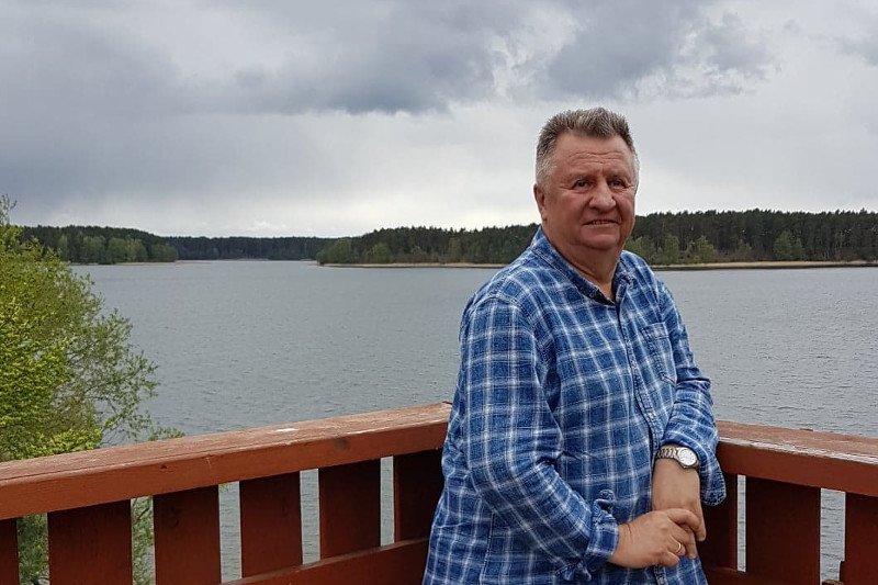 Piotr Marciniak choruje na niedrobnokomórkowego raka płuca. Dzięki immunoterapii żyje i może cieszyć się życiem.