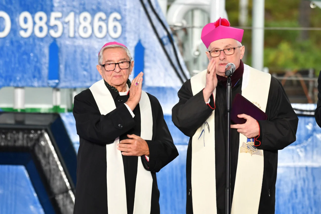 Kontrowersje na otwarciu Mierzei Wiślanej. Na scenie pojawił się abp Głódź.