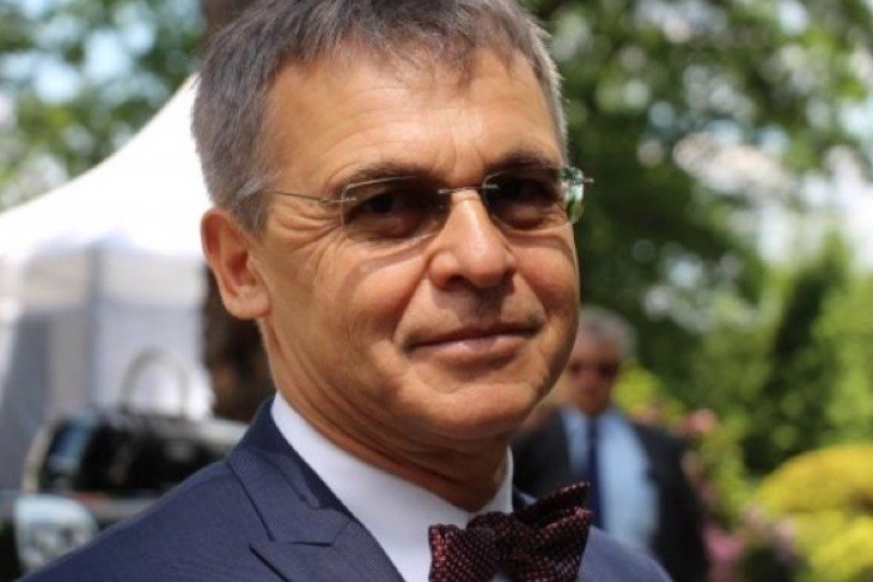 Adam Zaremba-Śmietański to biznesmen z talentem pisarskim. Właśnie wydał swoją drugą powieść