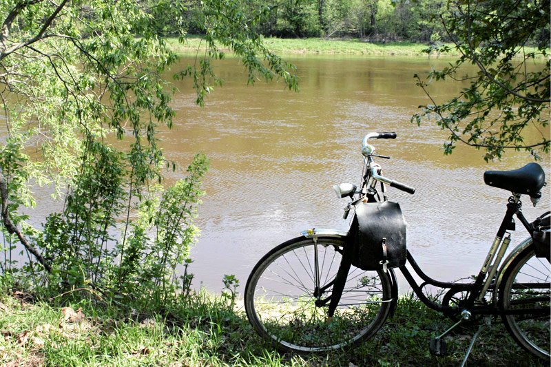 Koniec z karami za jazdę rowerem po wałach przeciwpowodziowych.