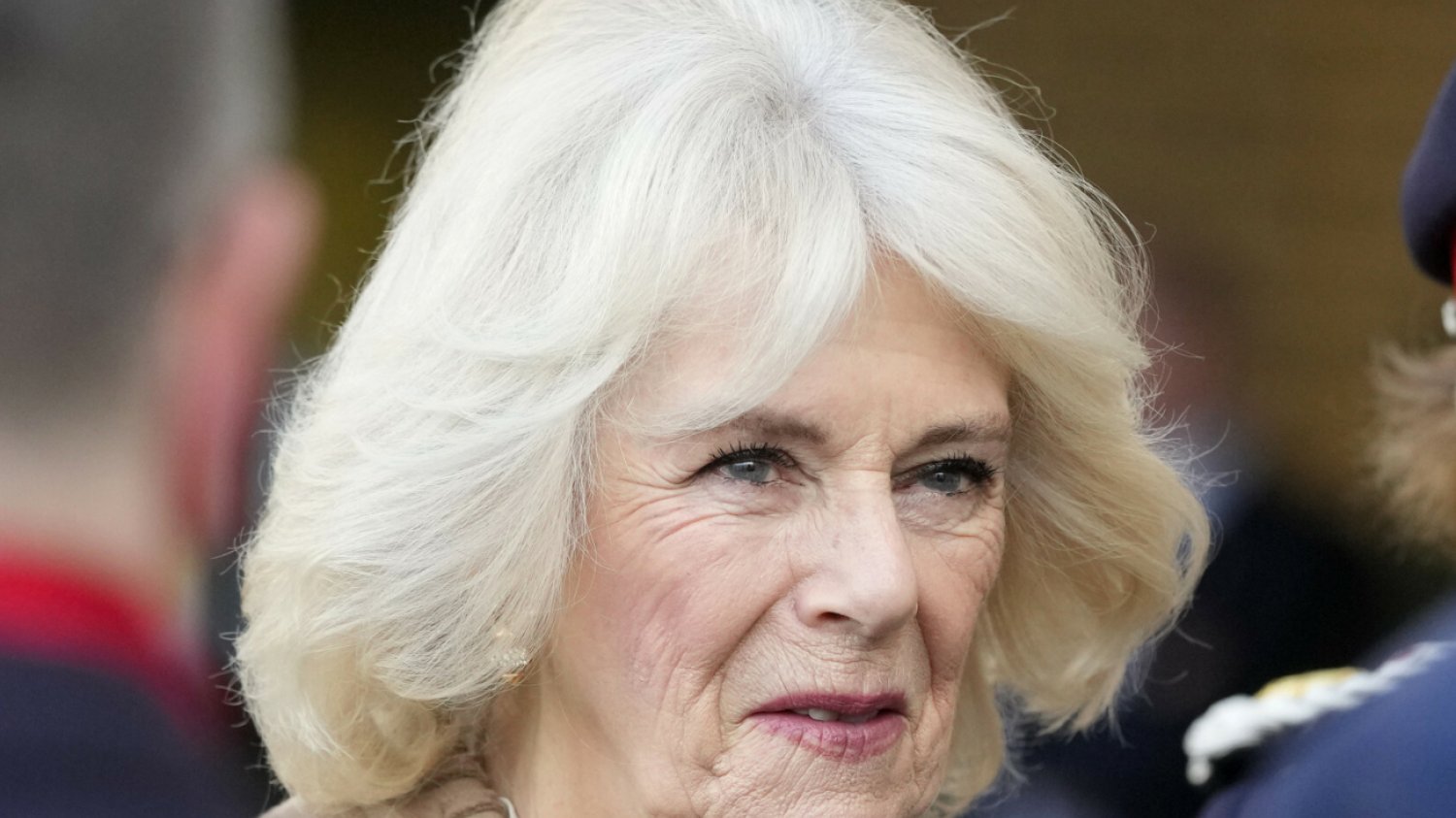 Królowa Kamila musiała się chować przed księciem Harry, gdy ten odwiedzał króla Karola III?