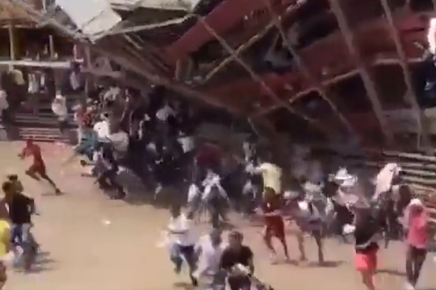 Trybuna zawaliła się podczas walki byków w Kolumbii. Są ofiary śmiertelne.