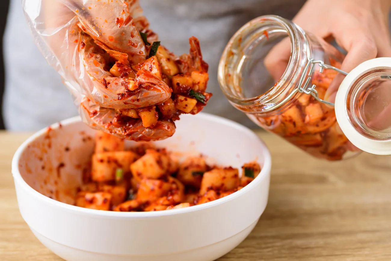 Jak zrobić smaczne kimchi? To doskonały dodatek do kanapek, zup i hot-dogów