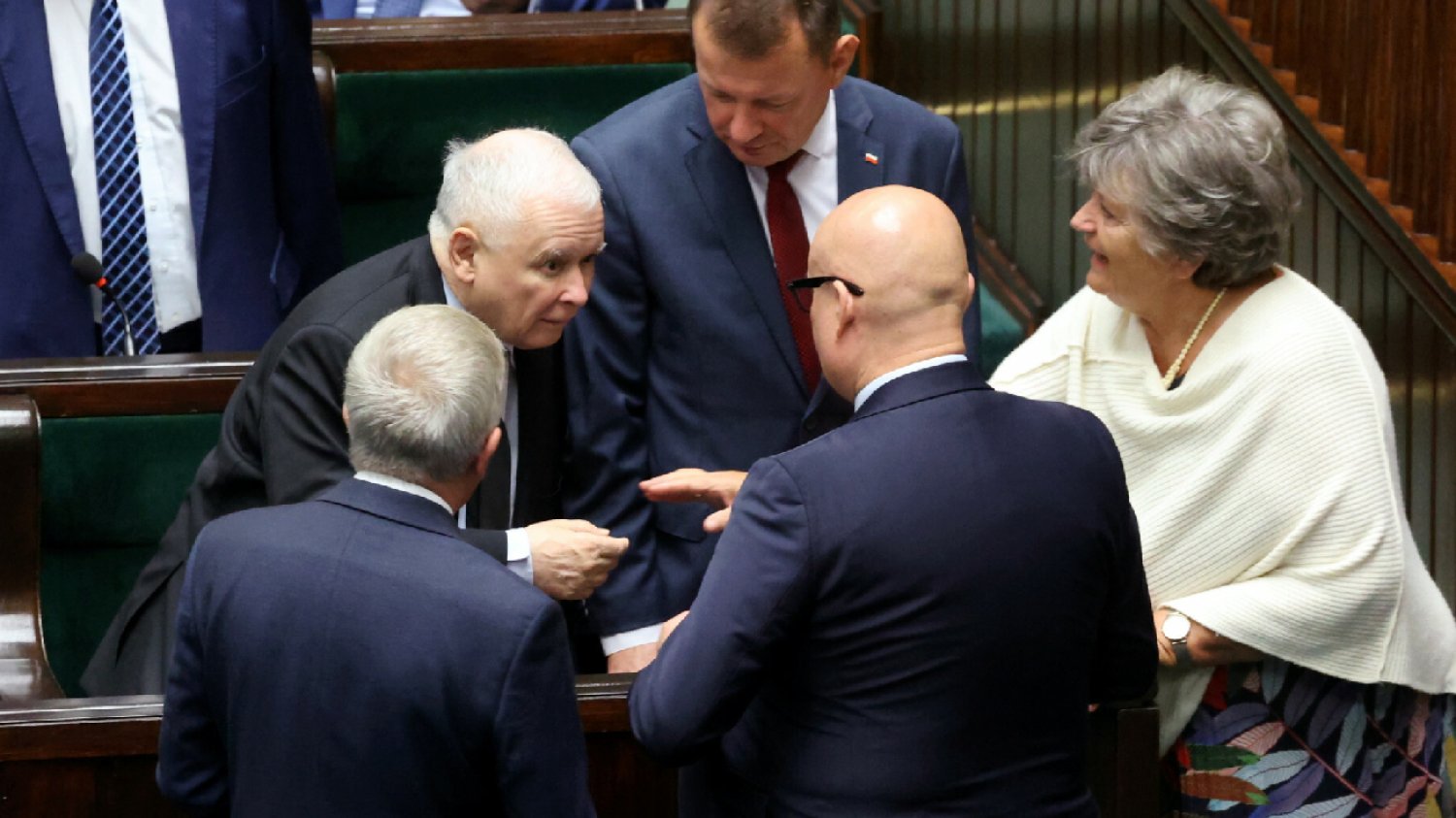 Bunt PiS na komisji sejmowej. Posłowie o kulisach: Rozjeżdża się im klub.