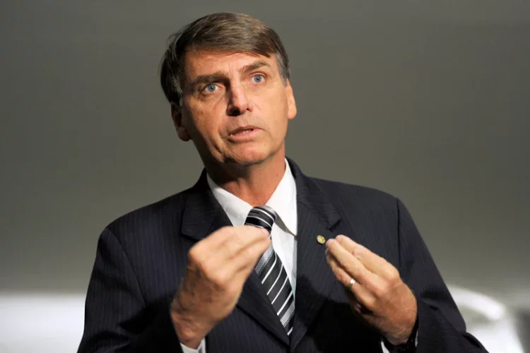 Prezydent Brazylii pokłócił się z dziennikarzem o noszenie maseczki. Kazał mu "się zamknąć"