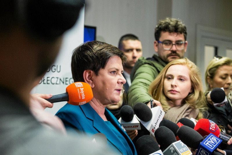 Beata Szydło stała się główną twarzą negocjacji związków oświatowych z rządem.