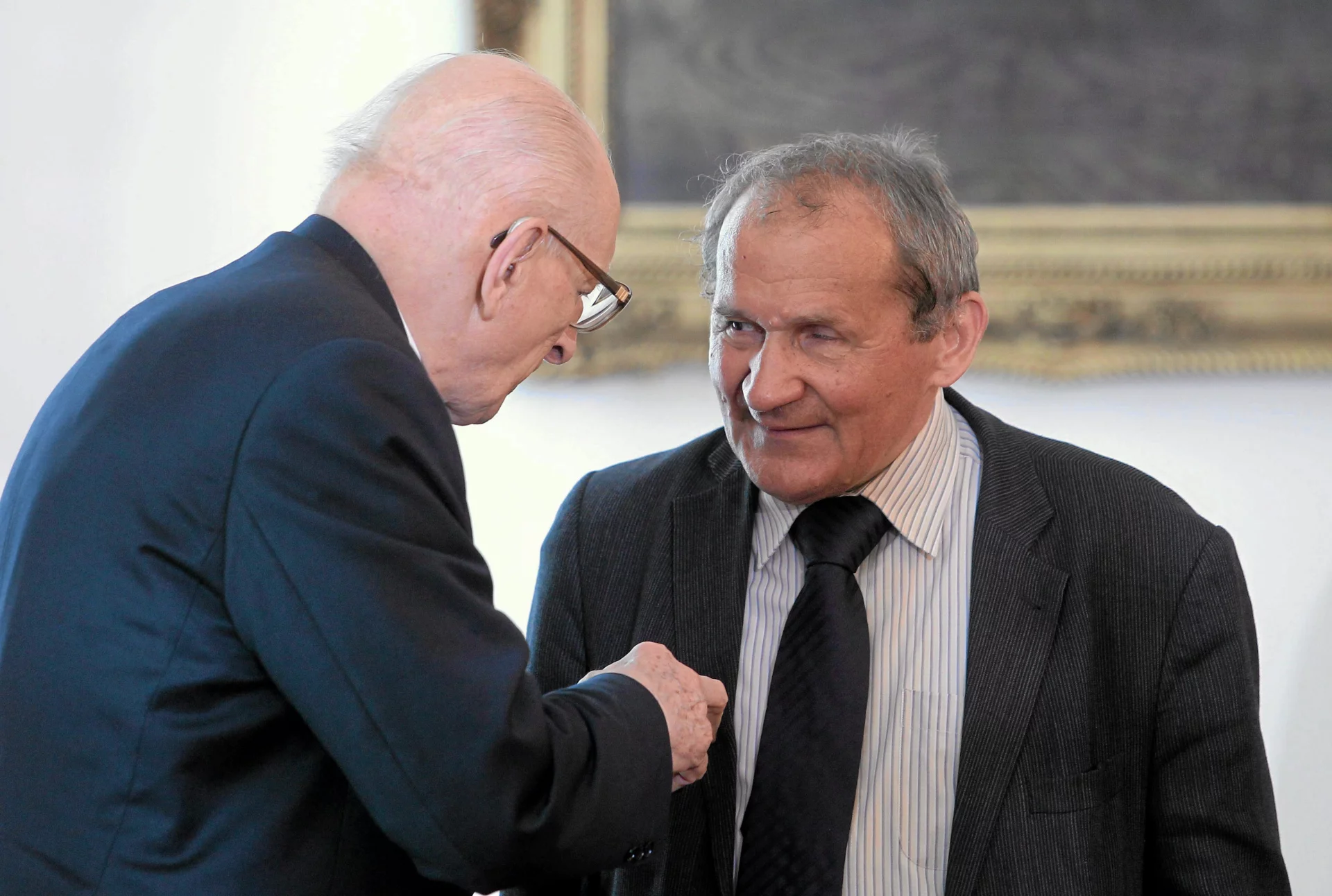 Warszawa, 2011. Profesor Władysław Bartoszewski i Henryk Wujec podczas spotkania z okazji 35. rocznicy powstania PPN.