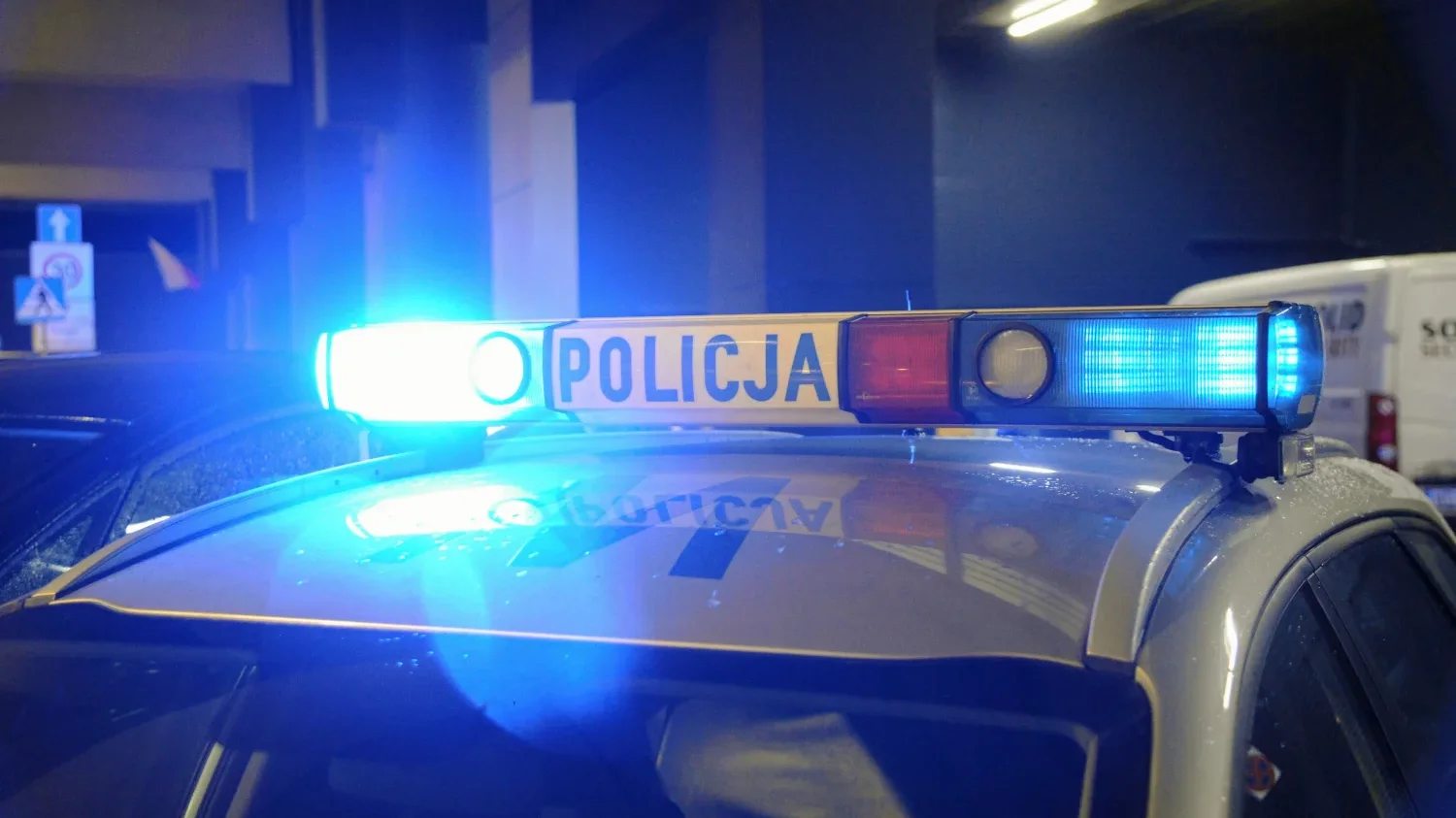 Prokuratura postawiła w czwartek zarzut usiłowania zabójstwa 47-letniemu mężczyźnie, który w ubiegłym tygodniu w Krakowie zadał policjantowi kilkanaście ciosów nożem.