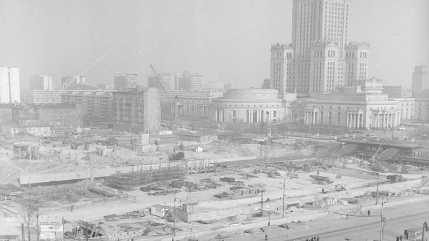 Dworzec Centralny kończy 38 lat. Zobacz, jak powstawał Mister Warszawy '75