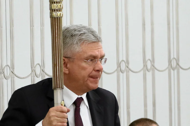 Marszałek Senatu Stanisław Karczewski rzadko słucha głosu ekspertów z Biura Legislacyjnego