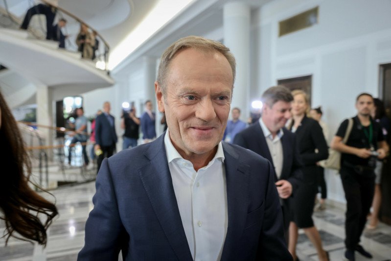 Donald Tusk komentuje przemówienie Jarosława Kaczyńskiego. "Nie powiedzieli mu jeszcze, po ile jest benzyna"