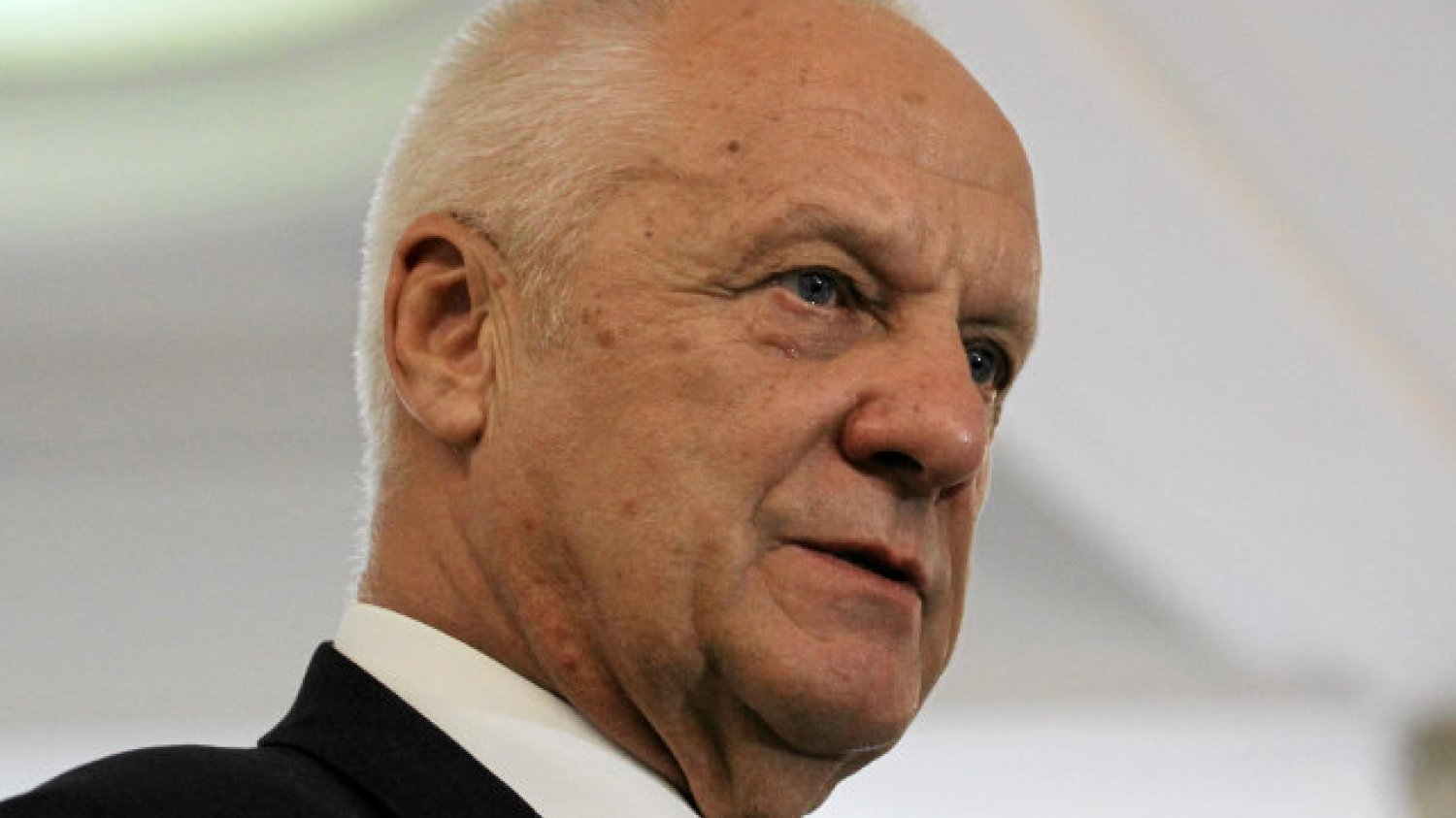 Mieszkańcem częściowo pozbawionych prądu bloków jest Stefan Niesiołowski