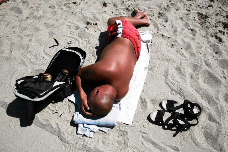 Pobyt na plaży nie dla wszystkich oznacza same przyjemności.