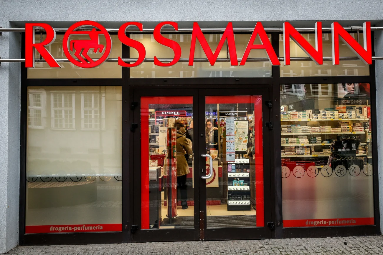 Rossmann wrzucił na promkę perfumy LATAFFA. Truskawkowe cukierki Rossmann wrzucił na promkę perfumy LATAFFA. Truskawkowe cukierki