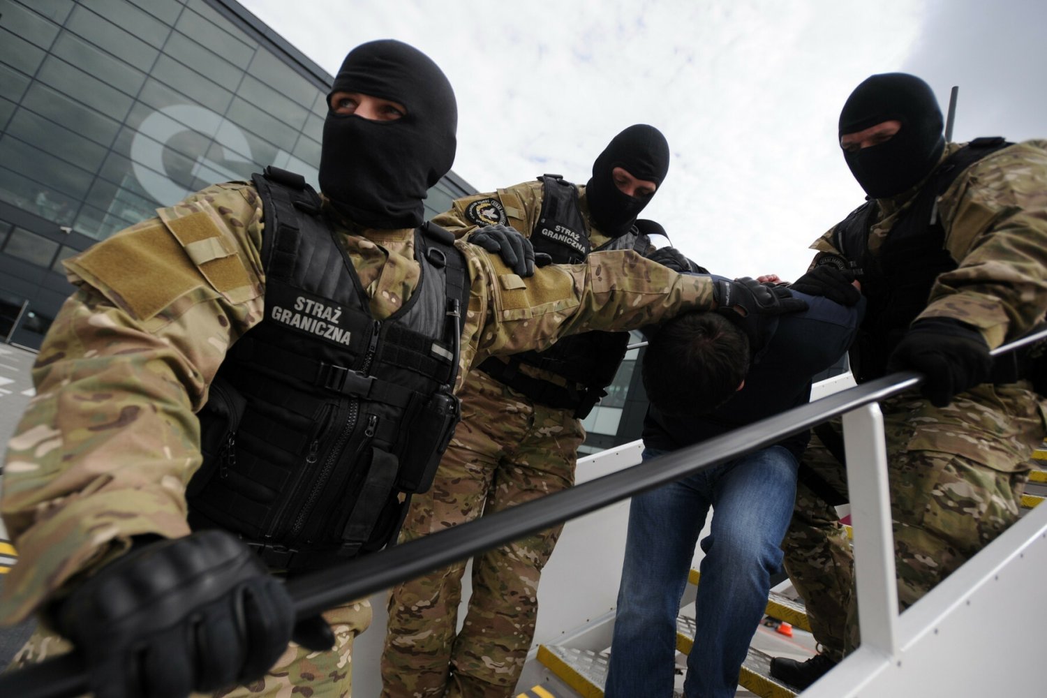 Pyrzowice. W samolocie był Turek podejrzany o zabójstwo.