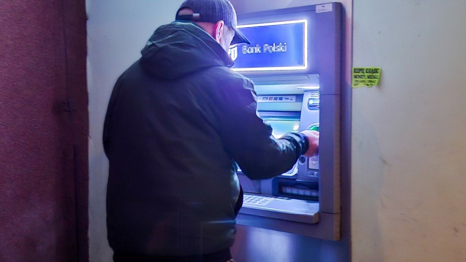Bank PKO BP wydał pilny komunikat. Klienci mogą w ten sposób stracić pieniądze. Bank PKO BP wydał pilny komunikat. Tak oszuści próbują okraść klientów.