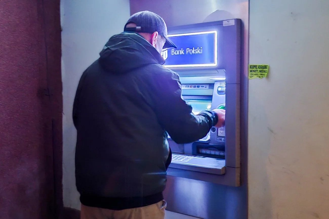 Bank PKO BP wydał pilny komunikat. Klienci mogą w ten sposób stracić pieniądze. Bank PKO BP wydał pilny komunikat. Tak oszuści próbują okraść klientów.