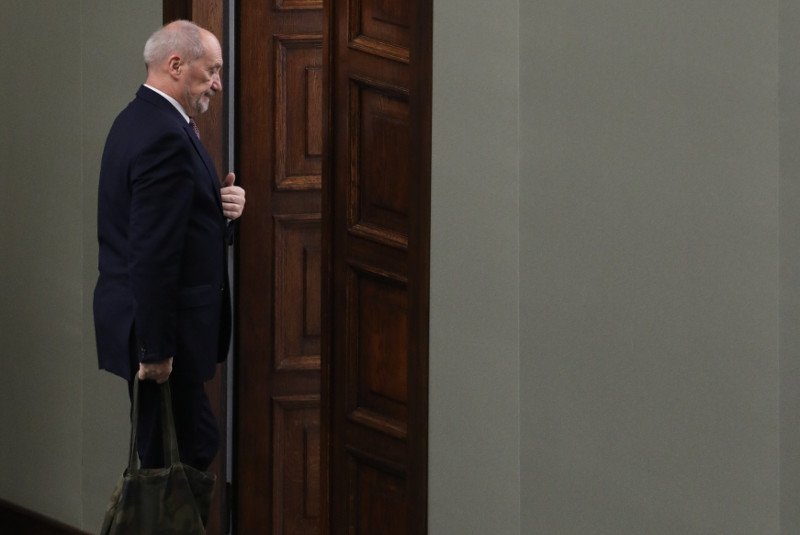 MON zabiera głos i ucina spekulację. Antoni Macierewicz leci za ocean i to zgodnie z planem.