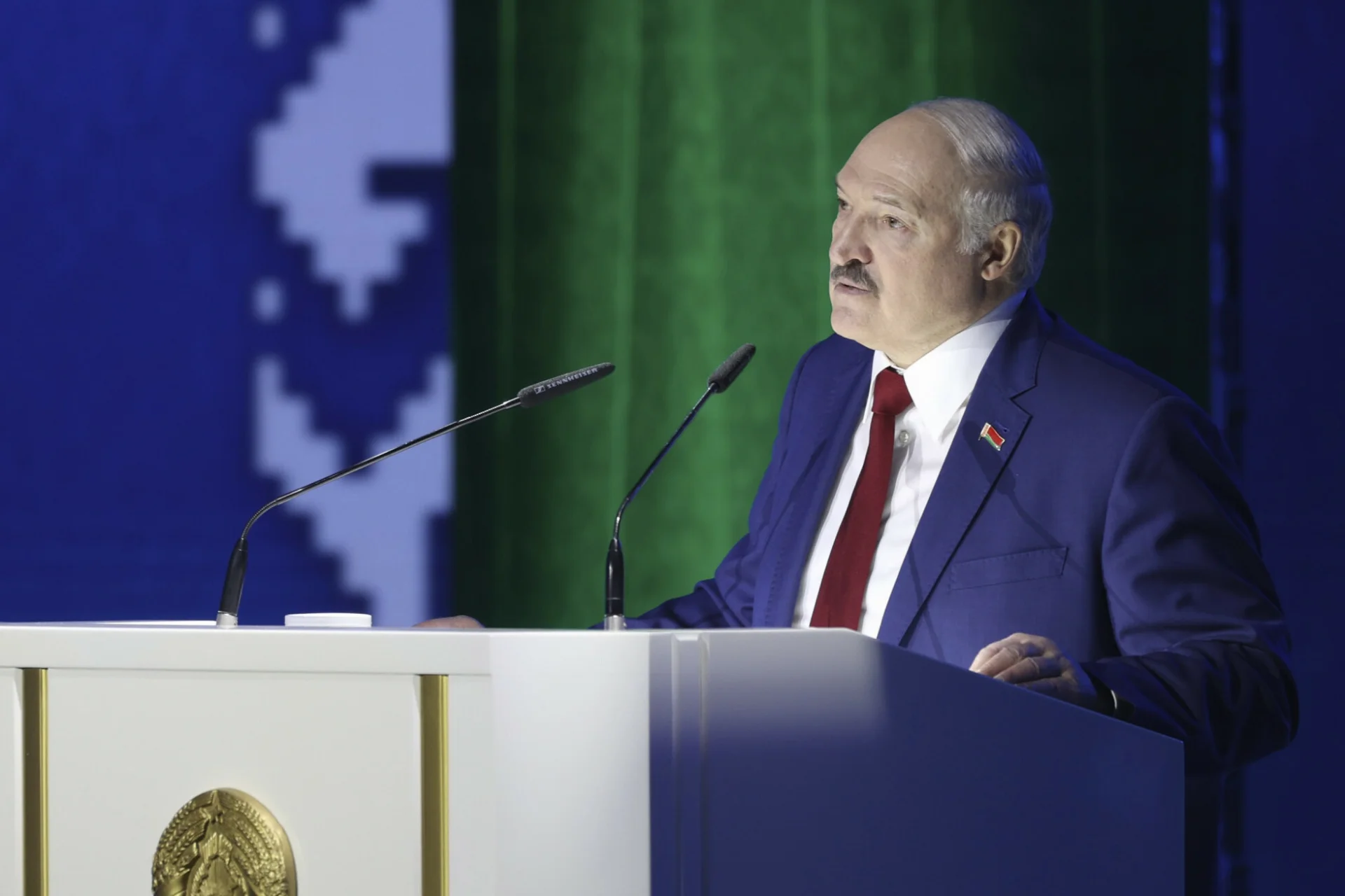 Łukaszenka powiedział do uchodźców politycznych, by "pełzali z powrotem" na Białoruś.