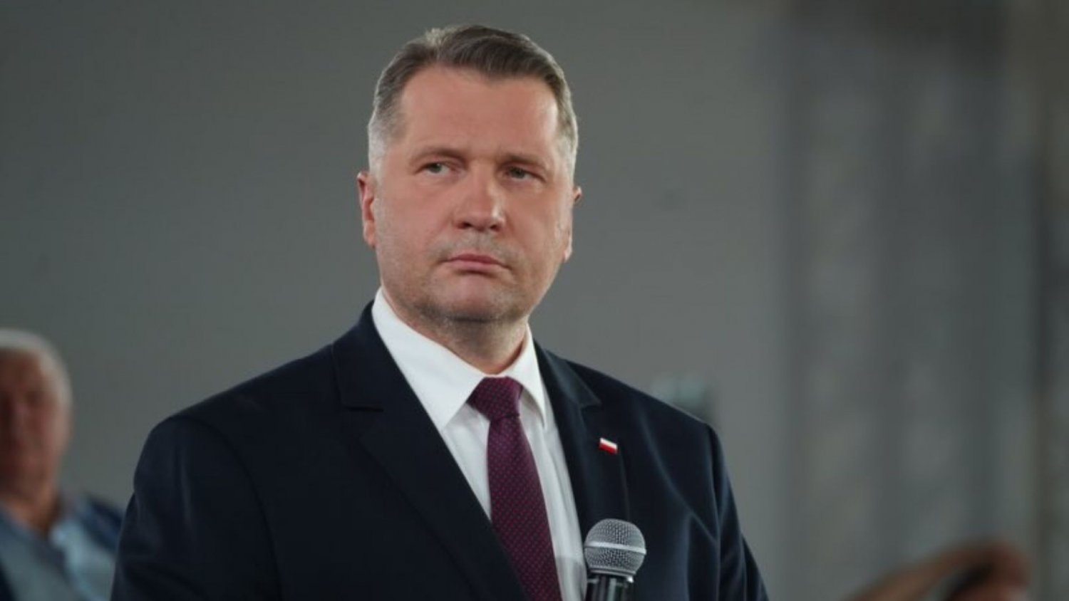 Poprosiła wiceprezesa PiS, by powtórzył postulat Czarnka. Miał problem... z powagą