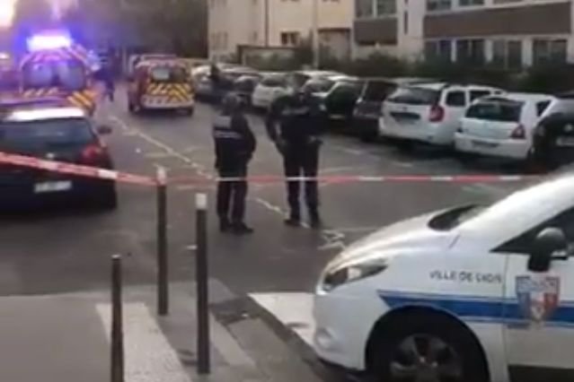 Rejon wokół parafii Greckiego Kościoła Prawosławnego w Lyonie został otoczony przez policantów