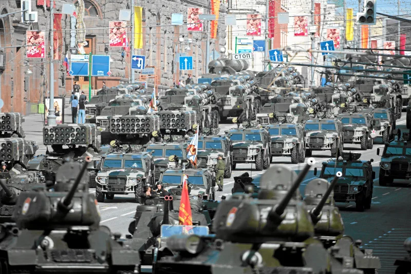 Parada w Moskwie z okazji 65-rocznicy zakończenia II wojny światowej