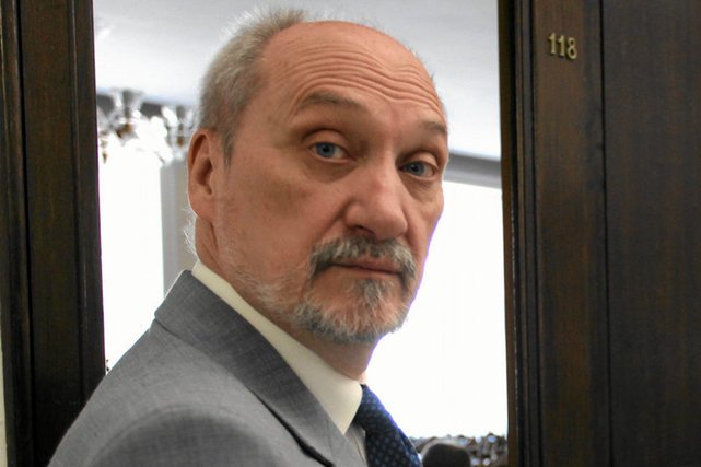 Poseł PiS Antoni Macierewicz zajmuje się nie tylko katastrofą smoleńską