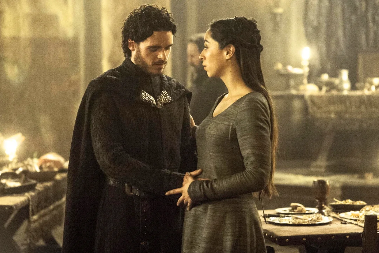 Richard Madden i Oona Chaplin w serialu "Gra o tron"