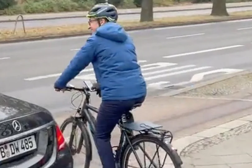 Nowy szef resortu rolnictwa przyjechał po nominację na rowerze.