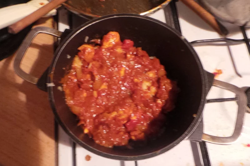Kurczak Jalfrezi przed podaniem