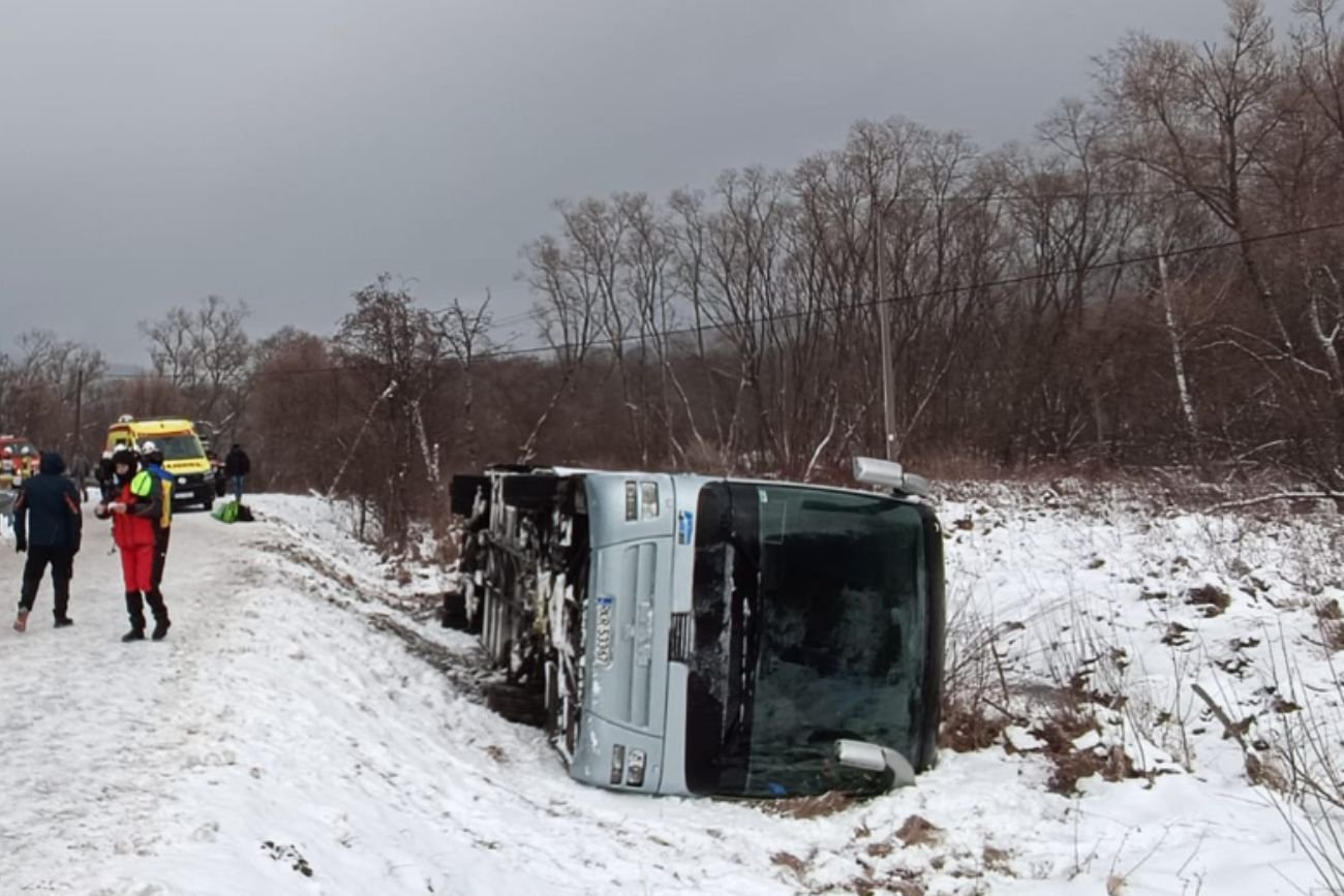 Wypadek w Bieszczadach. Autokar wpadł do rowu. 18 osób poszkodowanych. Autokar zjechał z drogi i wpadł do rowu w Bieszczadach. Kilkanaście osób poszkodowanych.