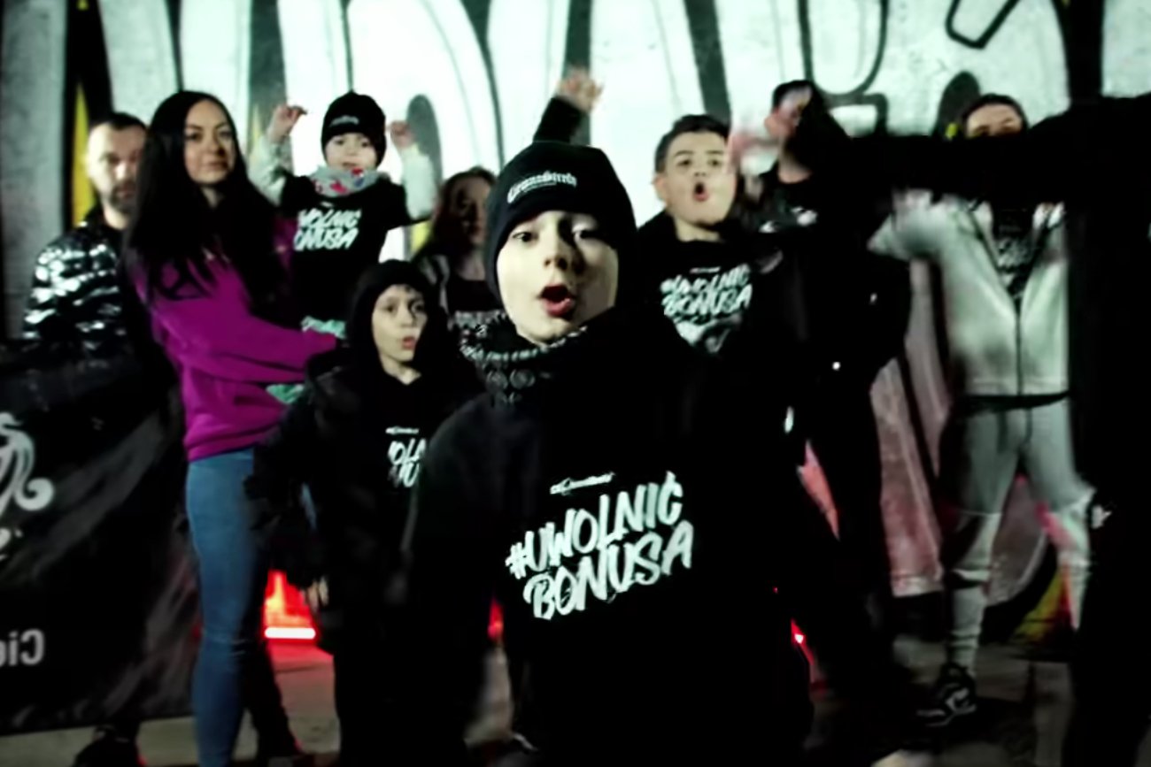 Bonus RPK w więzieniu. Ciemna Strefa wypuściła klip z synem rapera