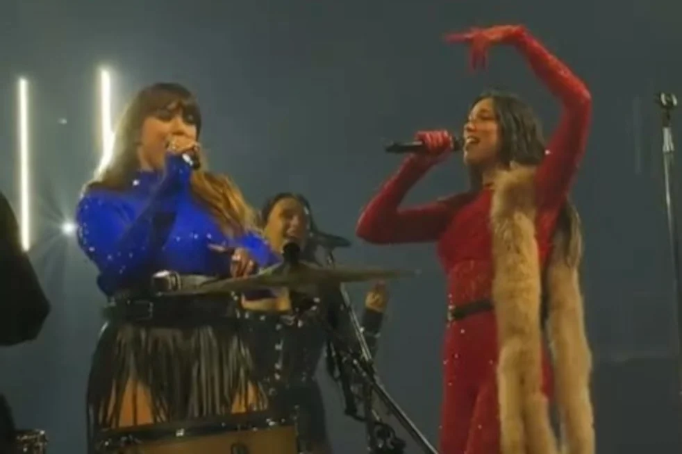 Dua Lipa zaśpiewała z Ewą Farną jej czeski przebój. Wideo obiegło sieć