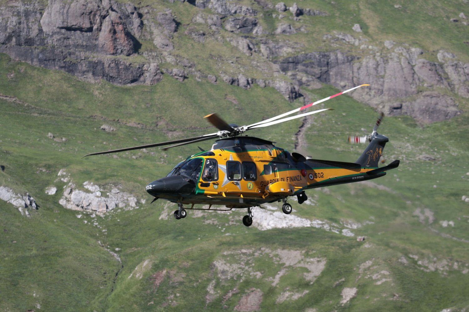 Włoch nie przeżył upadku z klifu we Włoszech. Zdjęcie ilustracyjne.