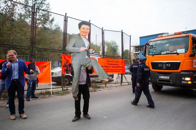 http://www.namiecinscy.pl/ Protest mieszkańców Warszawy i okolic w sprawie wszechobecnego smrodu. Zorganizowany przez Stowarzyszenie Czyste Radiowo