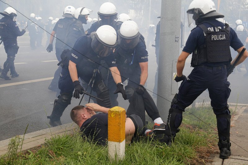 Szef policji zapewnia, że nie będzie taryfy ulgowej wobec sprawców zamieszek w Białymstoku.