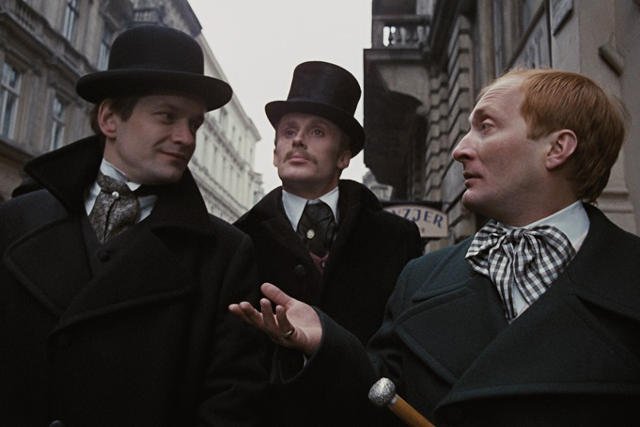 Kadr z filmu "Ziemia obiecana".